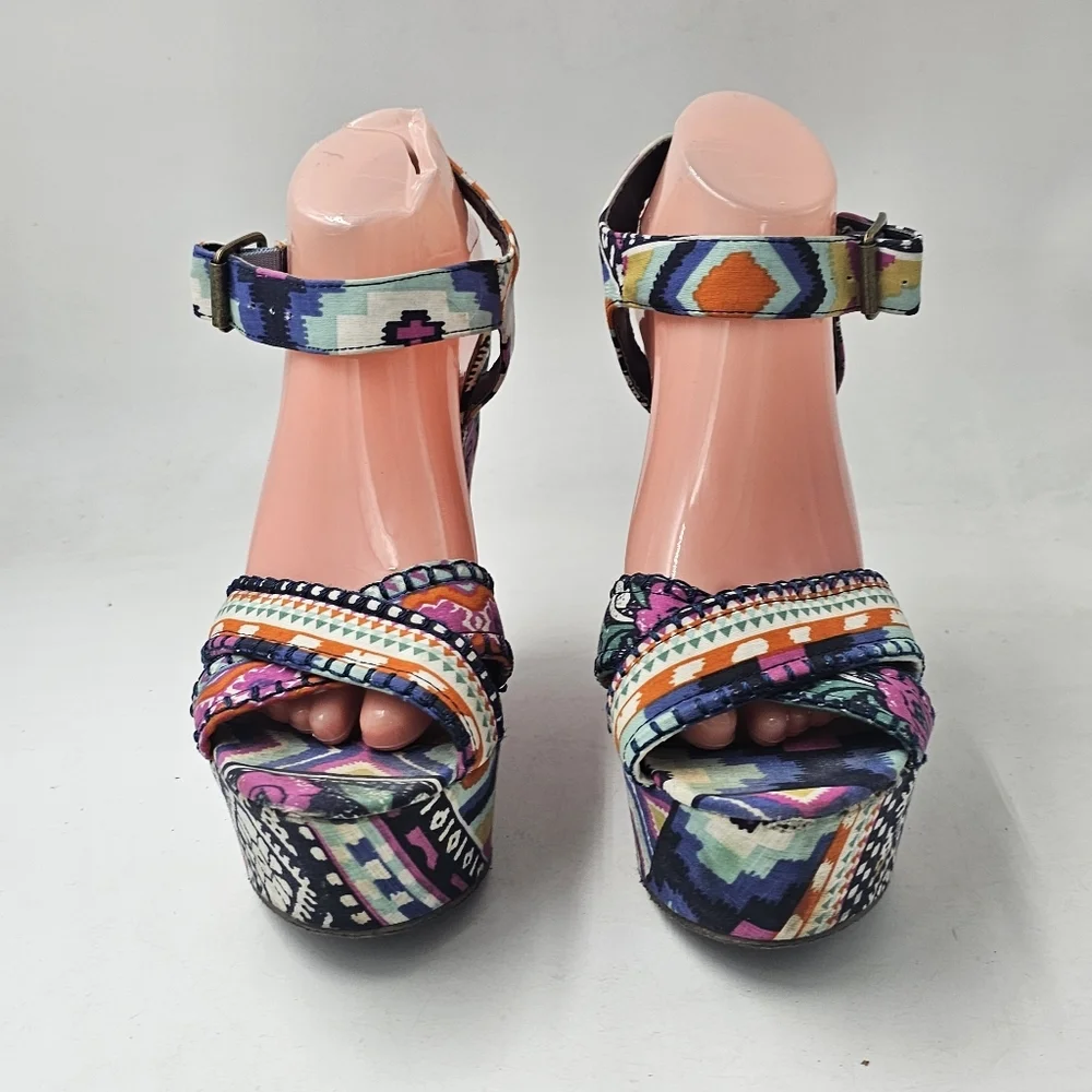 Steve Madden Winonna Aztec Fabric Platform Wedge Sandals Boho Festival Size 10
